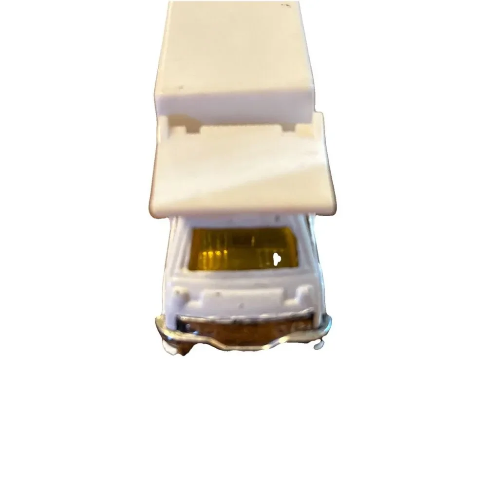 Collectible Food Catering Truck * Airport Exclusive Unbranded 1:64 Scale Car